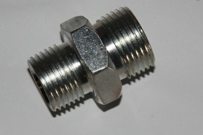Муфта соединительная (штуцер) S22*S24 (А)